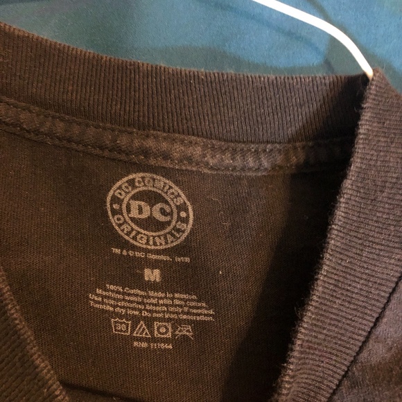 Classic Batman T-Shirt - Picture 6 of 7